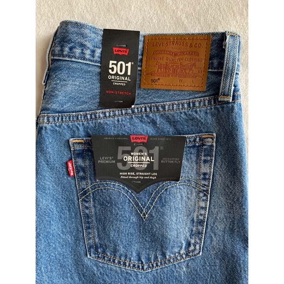 Levi’s 501 Cropped Jeans - Picture 3 of 16